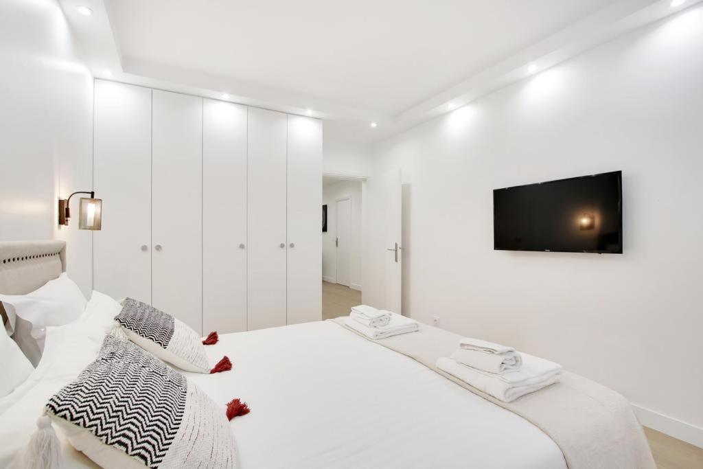 Trocadero/ Eiffel Tower - 3 Bedrooms- All New! Paris Extérieur photo