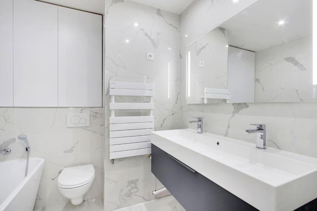 Trocadero/ Eiffel Tower - 3 Bedrooms- All New! Paris Extérieur photo